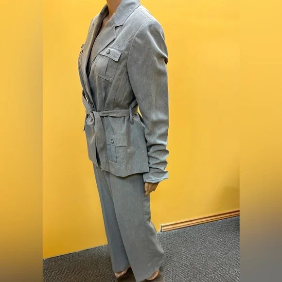 Isabella - Picture 2 of 3